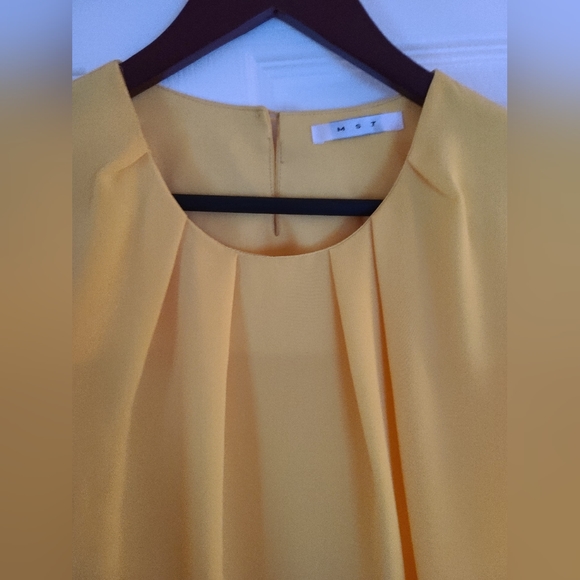 [EUC] Yellow Blouse Short Sleeve - Picture 2 of 4